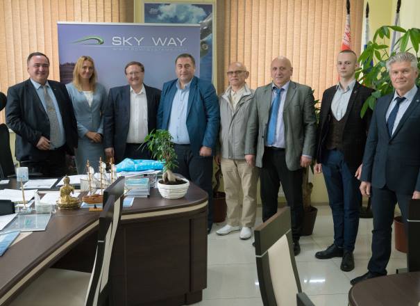 Grúz miniszterrel a Skyway technológia gyártó üzemben s tesztparkban